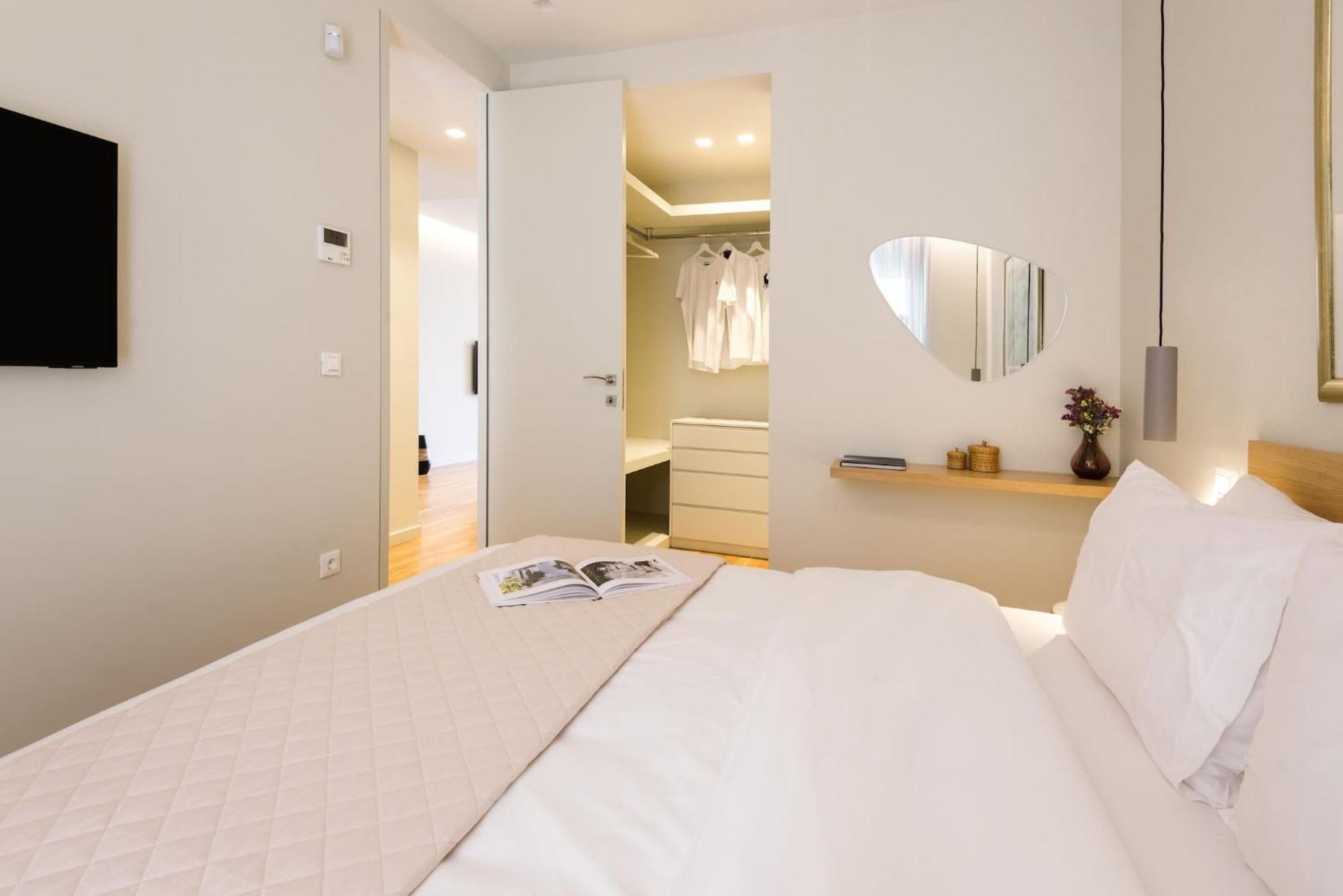 Urban Apt With Stunning Acropolis View & Roofdeck Athen Exterior foto