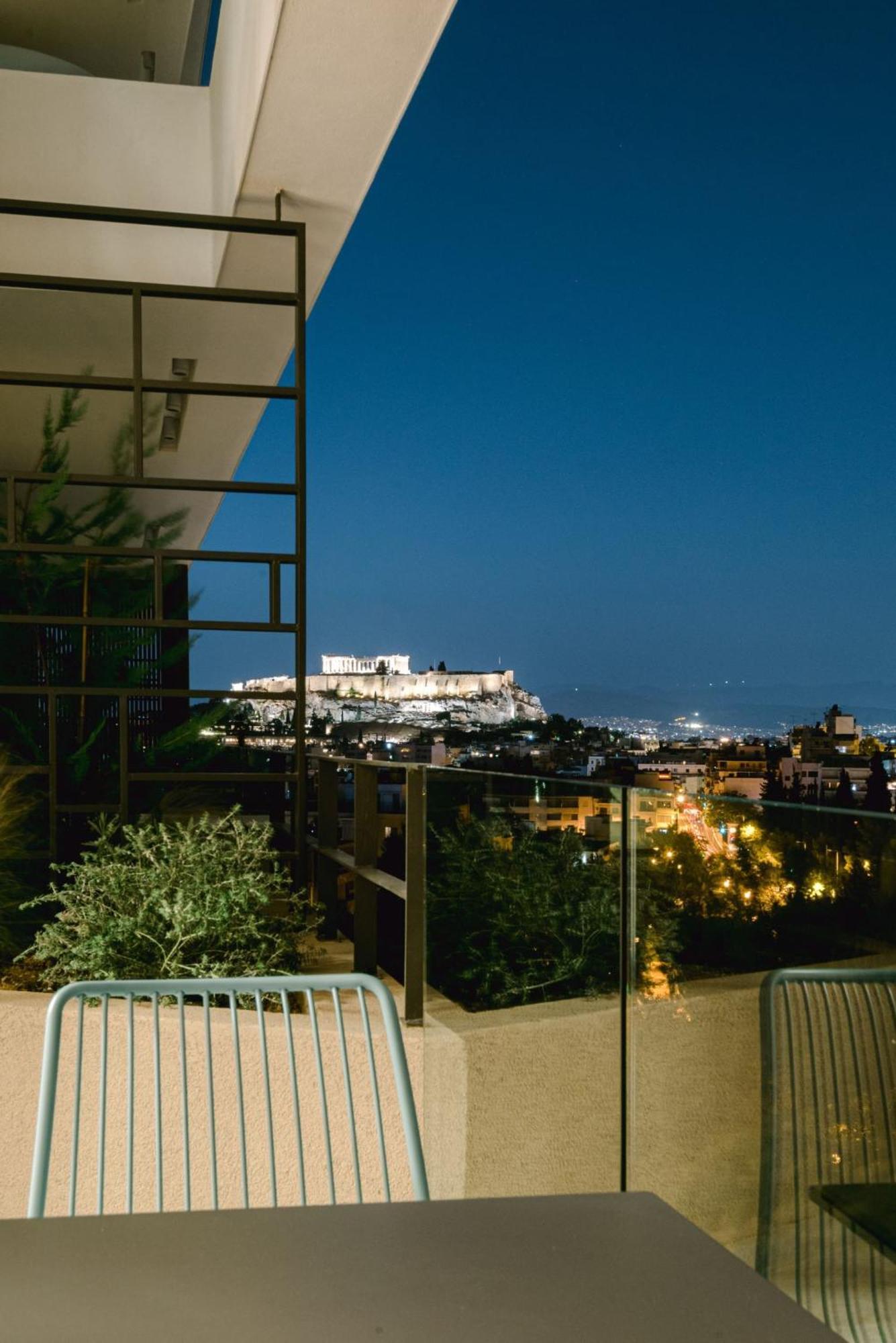 Urban Apt With Stunning Acropolis View & Roofdeck Athen Exterior foto