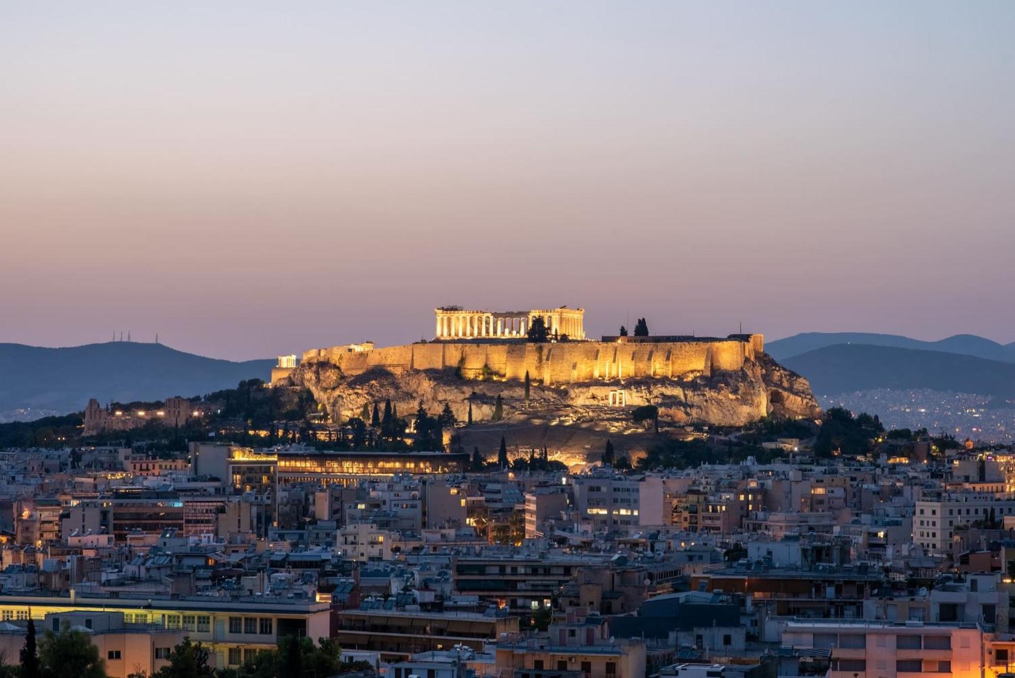 Urban Apt With Stunning Acropolis View & Roofdeck Athen Exterior foto